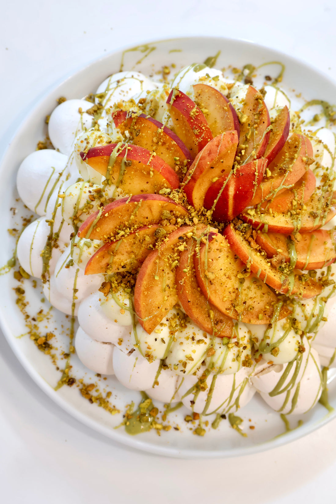 Pavlova pêche & pistache