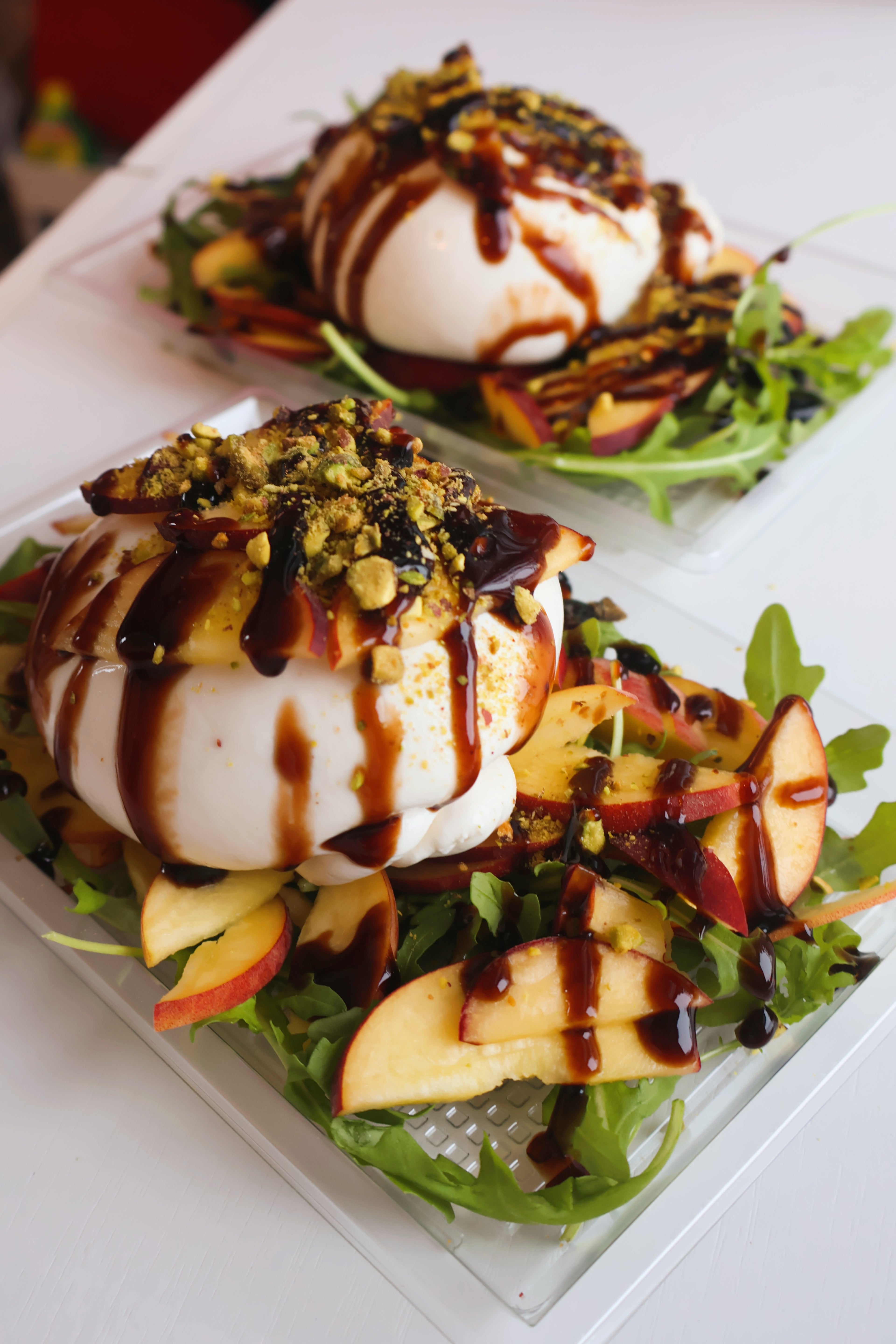 Burrata pêche pistache