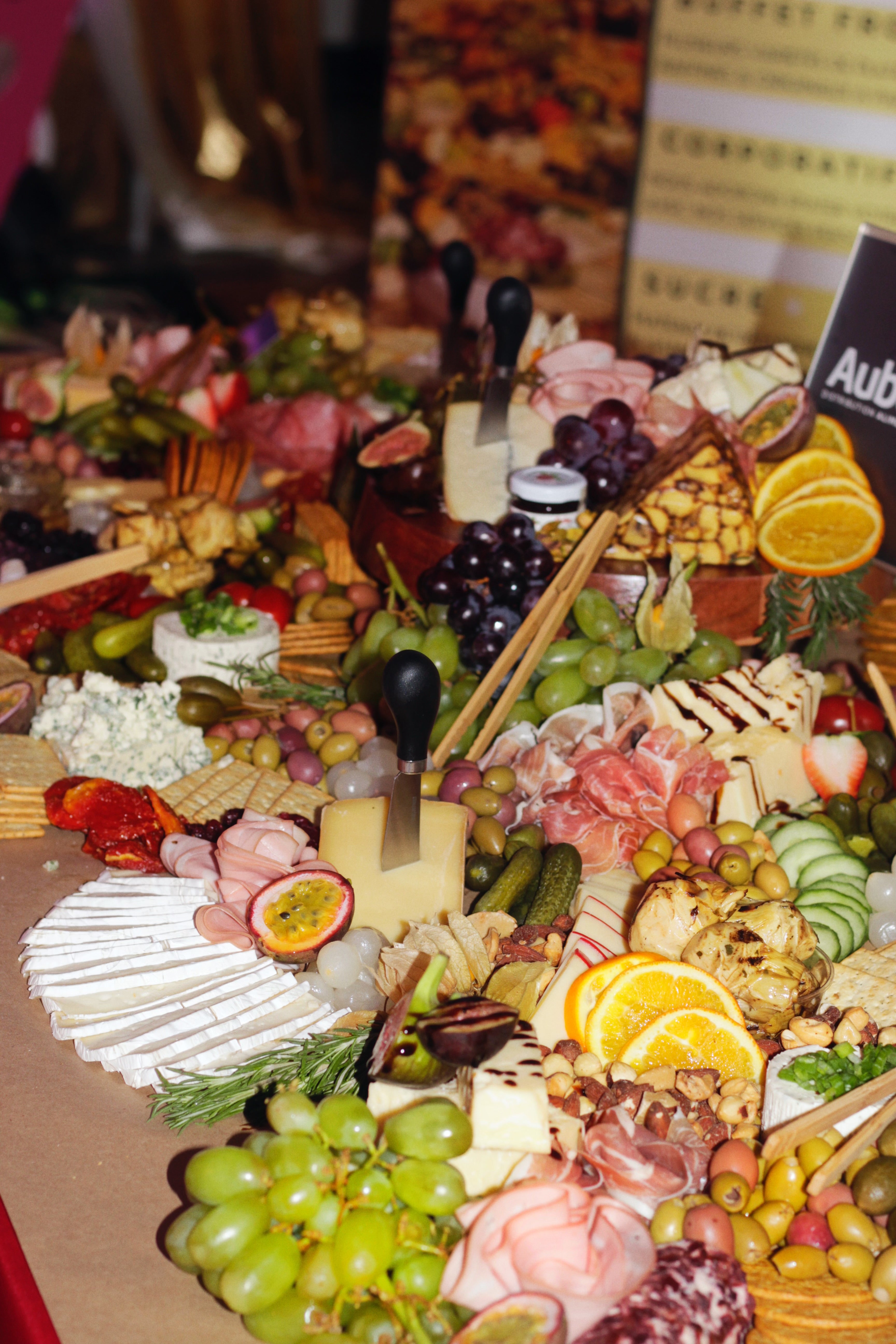 Table de fromages et Charcuteries