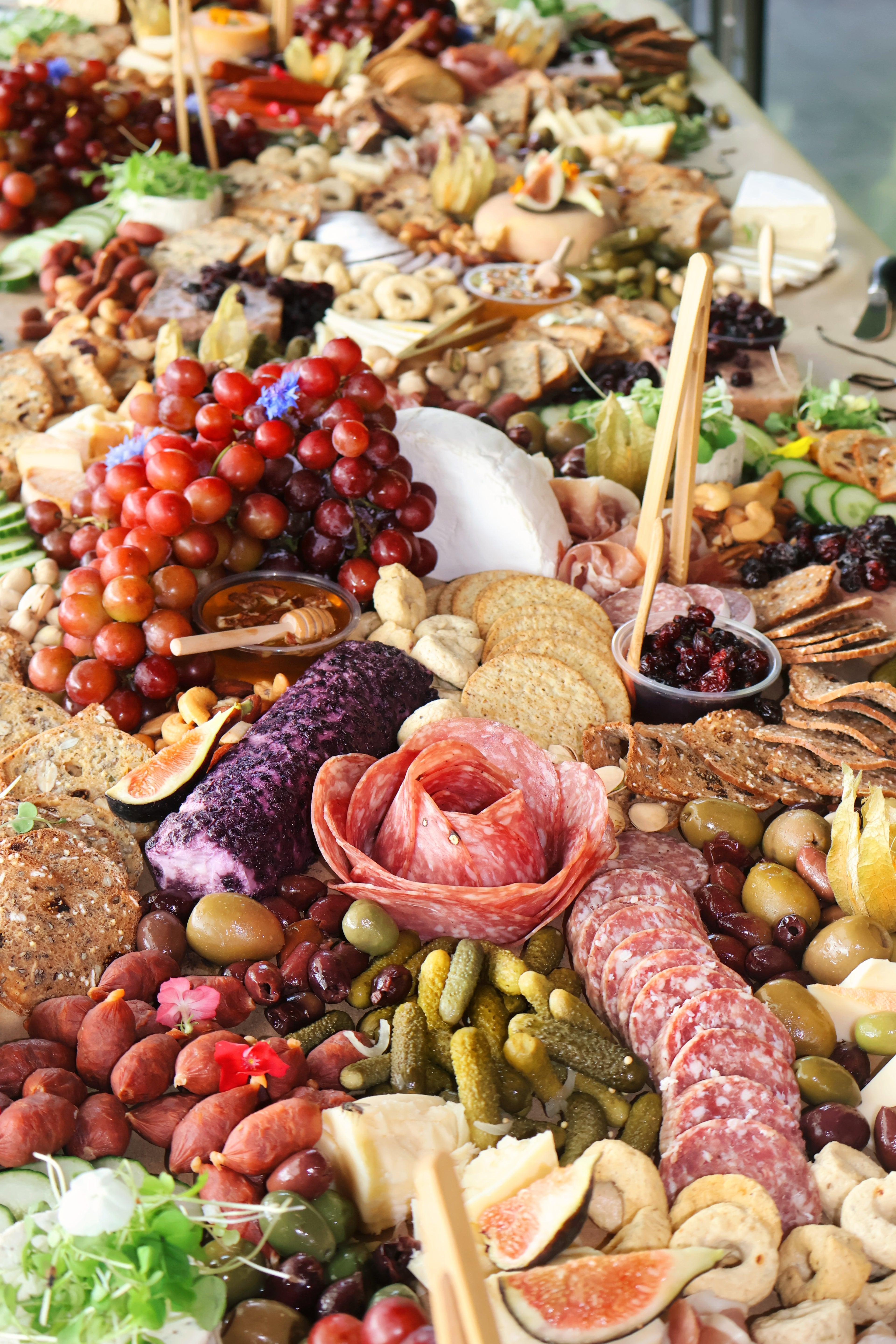 Table de fromages et Charcuteries