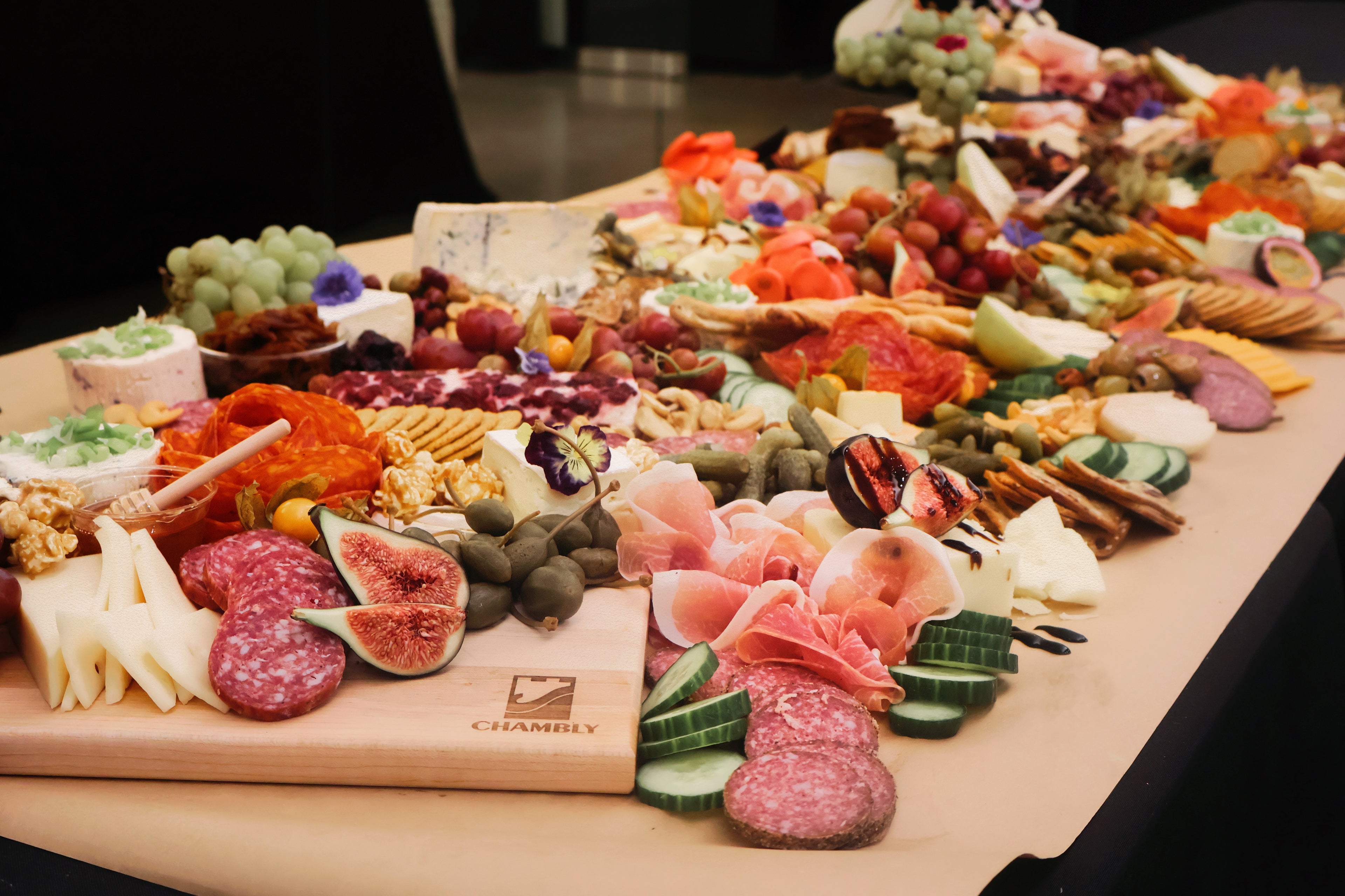 Table de fromages et Charcuteries