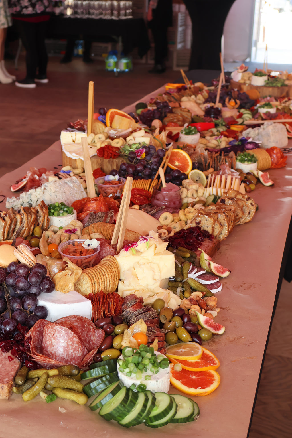 Table de fromages et Charcuteries